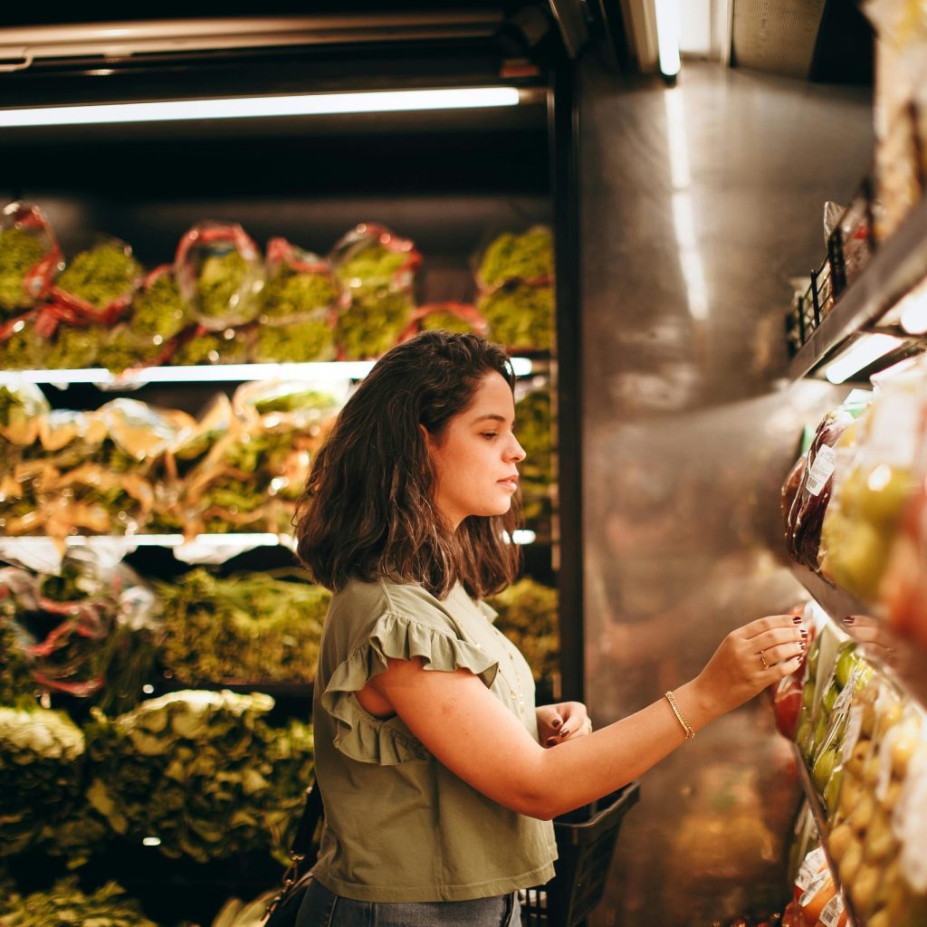 Woman shopping for produce at the grocery store.