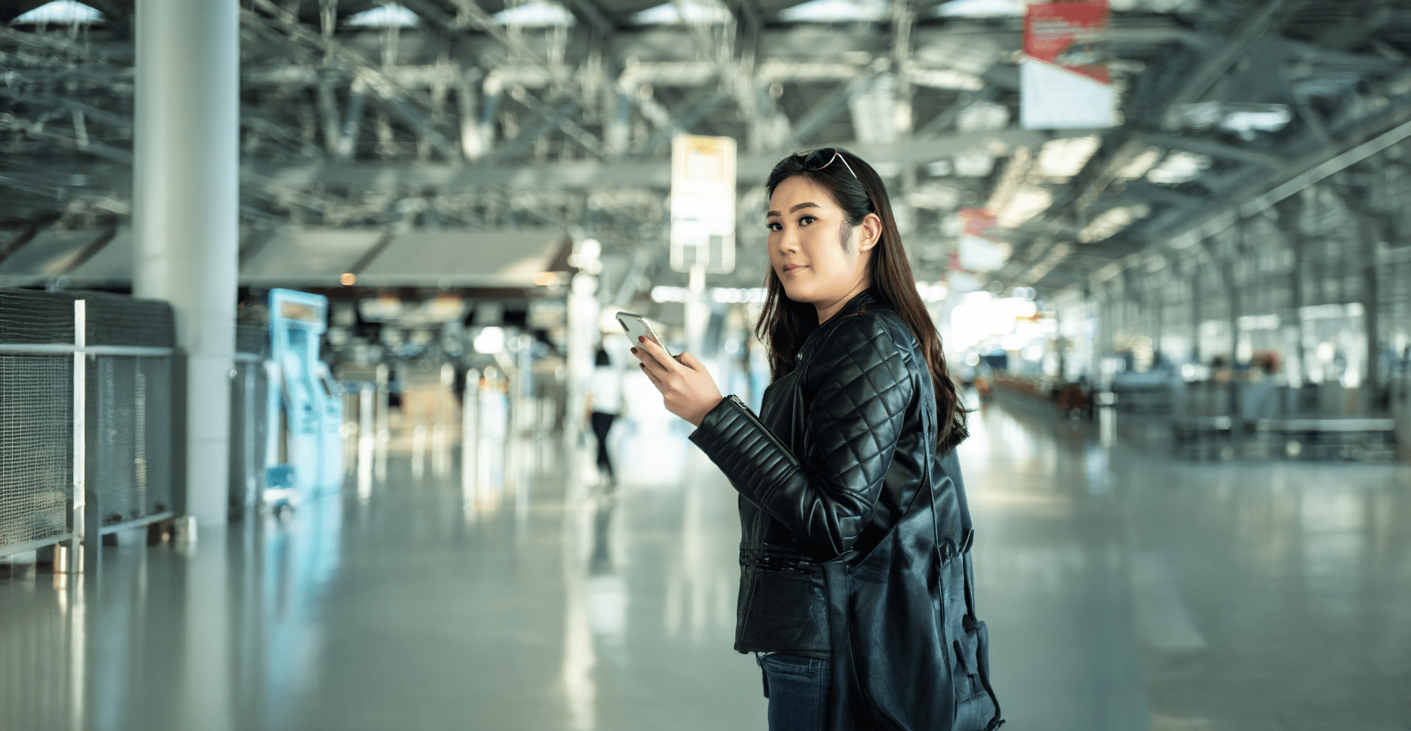 Woman traveling on her phone.